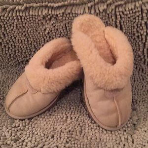 Uggs women’s slippers